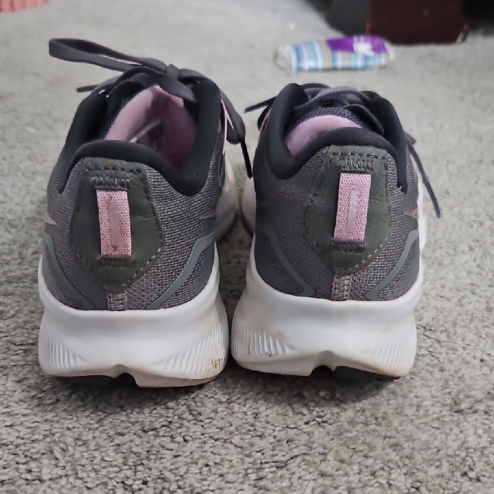 Saucony Women's Gray and Pink Athletic Shoes - Picture 4 of 7